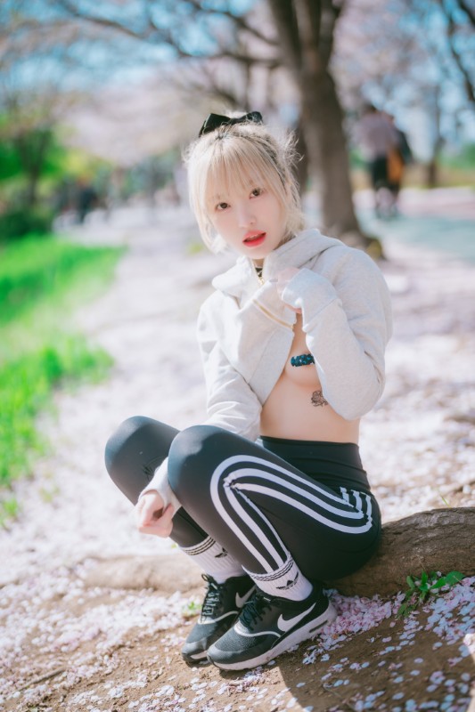 HaNaRi’s [Loose and Tight : Adidas Stripes] preview 8