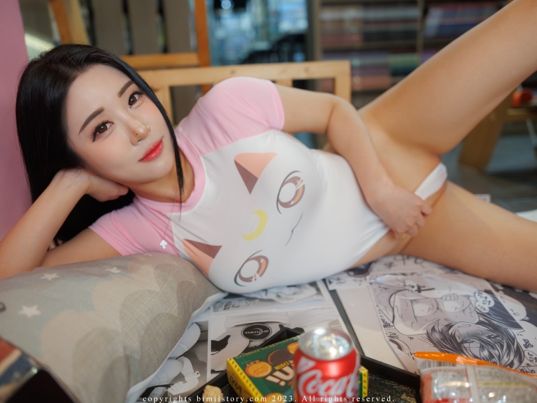 Bomi Vol.38 – [Part-timer girl at a comic book cafe 2] preview 4