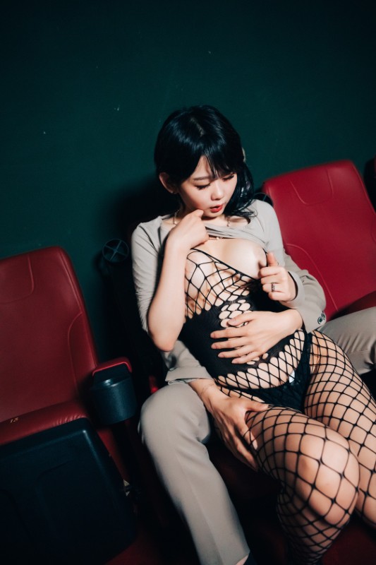 Zia – [XXX In The Theater] preview 3