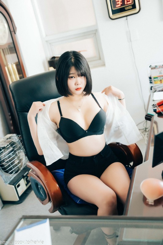 Zia – [Female Employee] preview 10