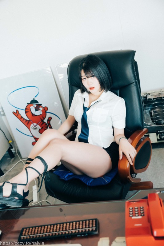 Zia – [Female Employee] preview 11