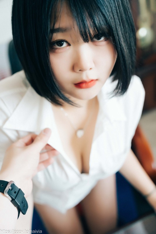 Zia – [Female Employee] preview 7
