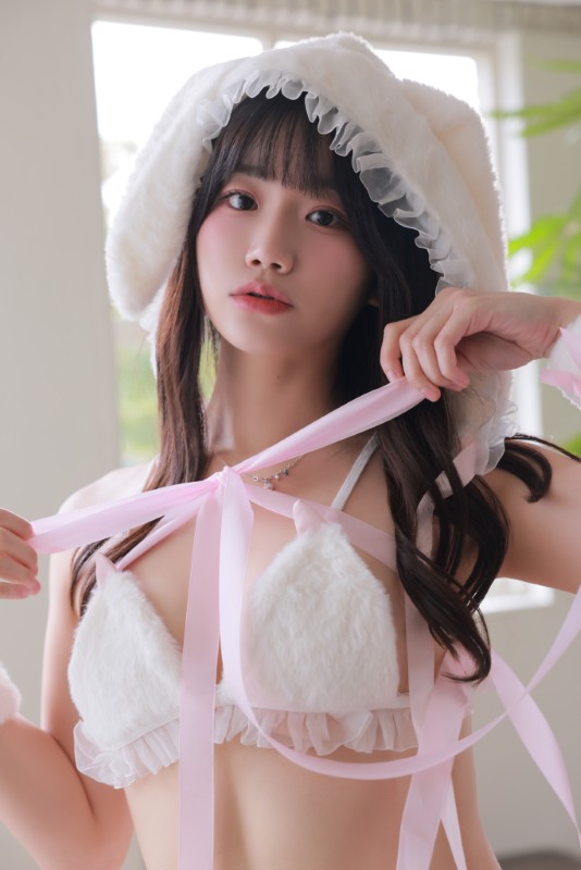 SWTB Vol.65 [Yui’s Present] Yui preview 4