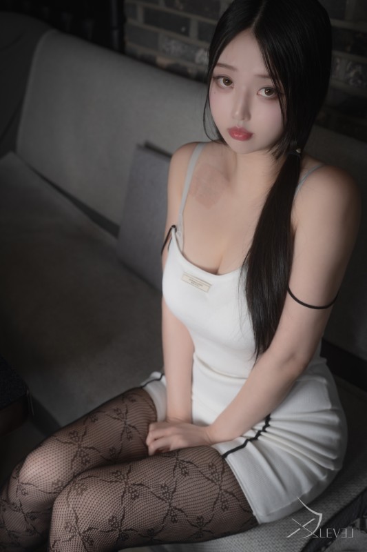 Suji Vol.53 [Karaoke Girl] preview 11