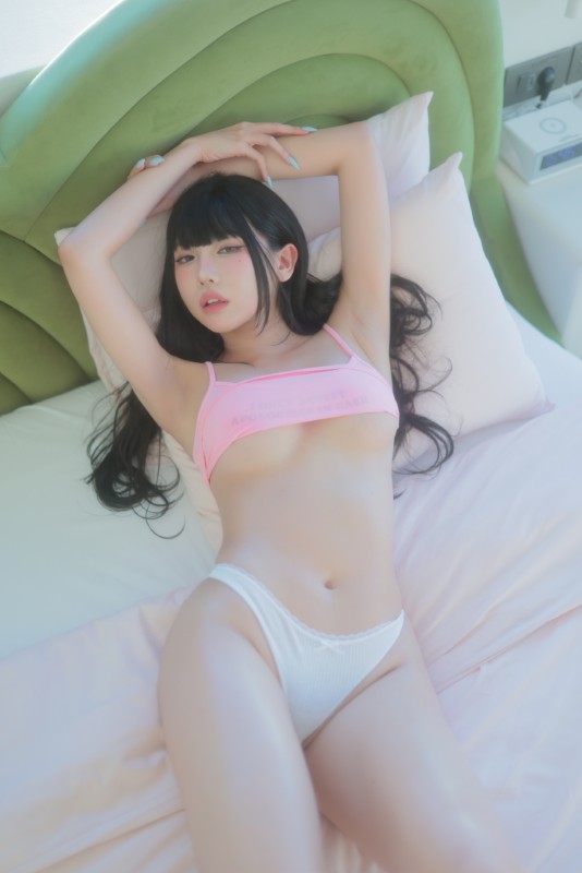 Donggeuran – [Baby Oil] preview 2