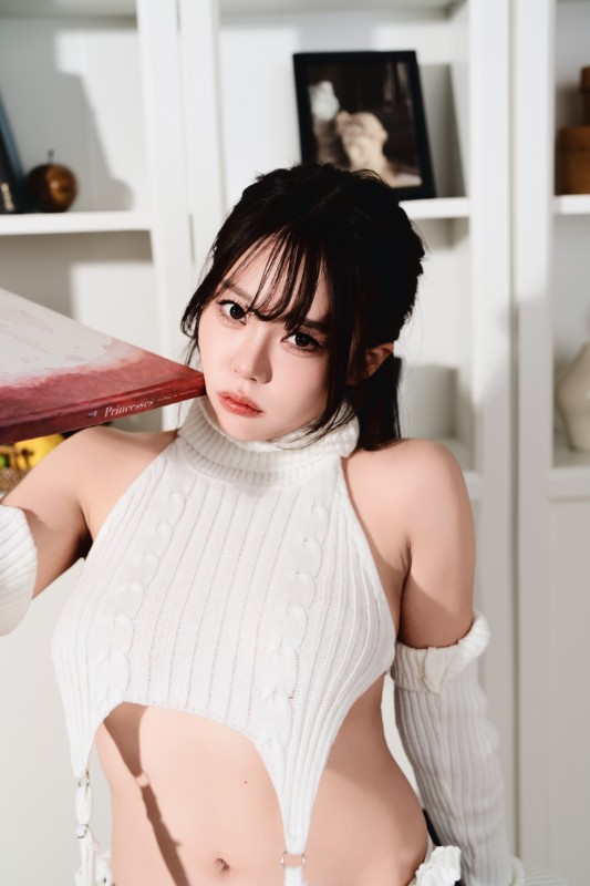 Ena – [December Pictorial] preview 11