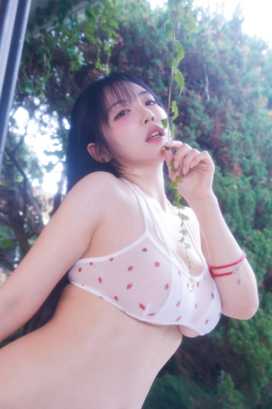 MomoRina – [Wet In The Rain] INSIDE preview 11