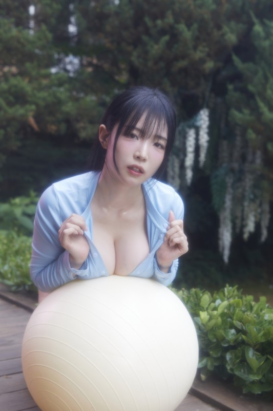 MomoRina – [Wet In The Rain] OUTSIDE preview 8
