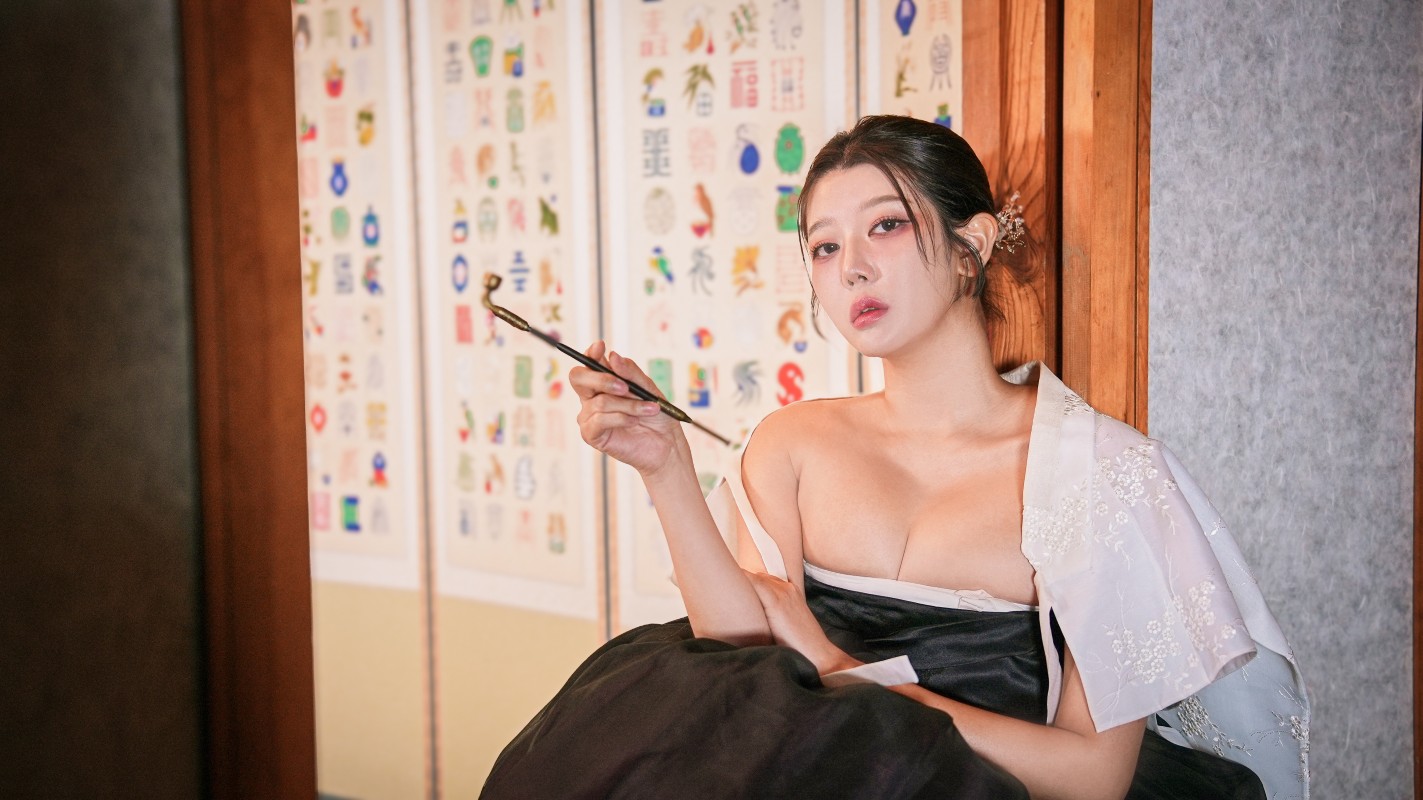 Yuni – [A Shallow Old-fashioned Woman] preview 11