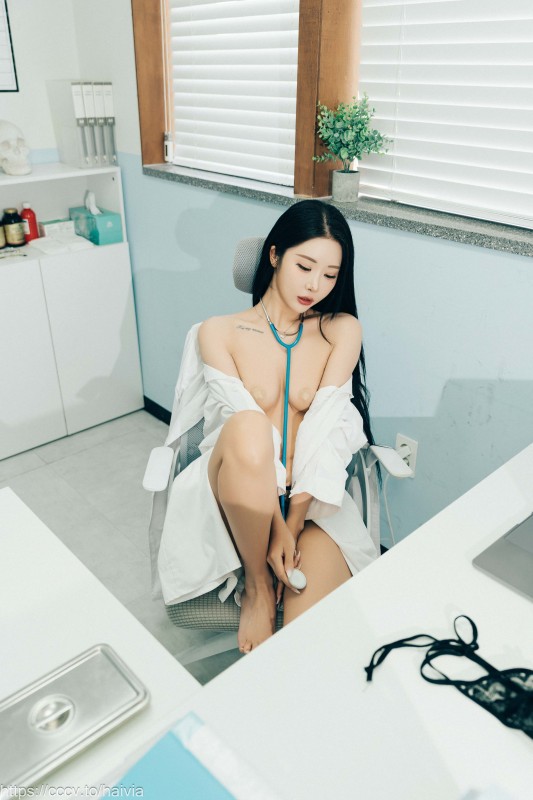Bomi – [This Far] preview 8