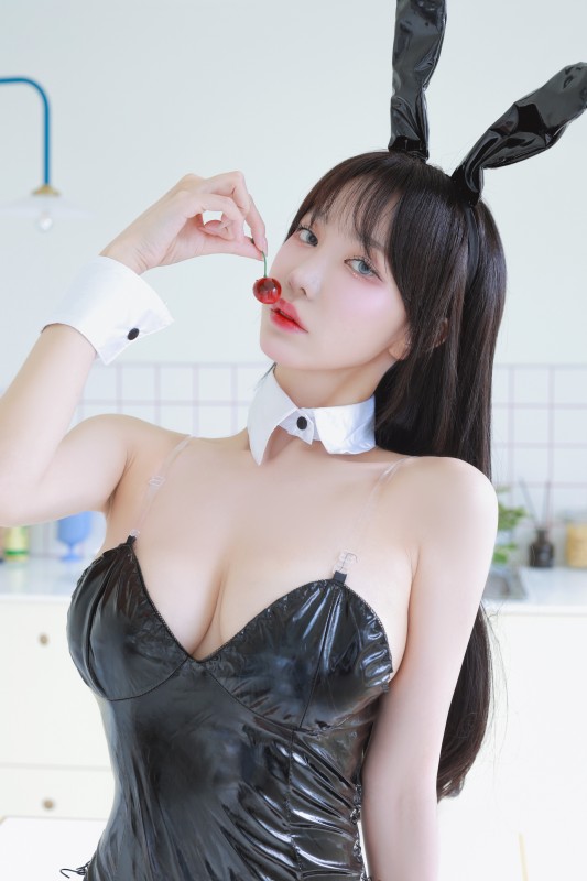 WinterD – [Bunny Girl + Underboob Oil] preview 8