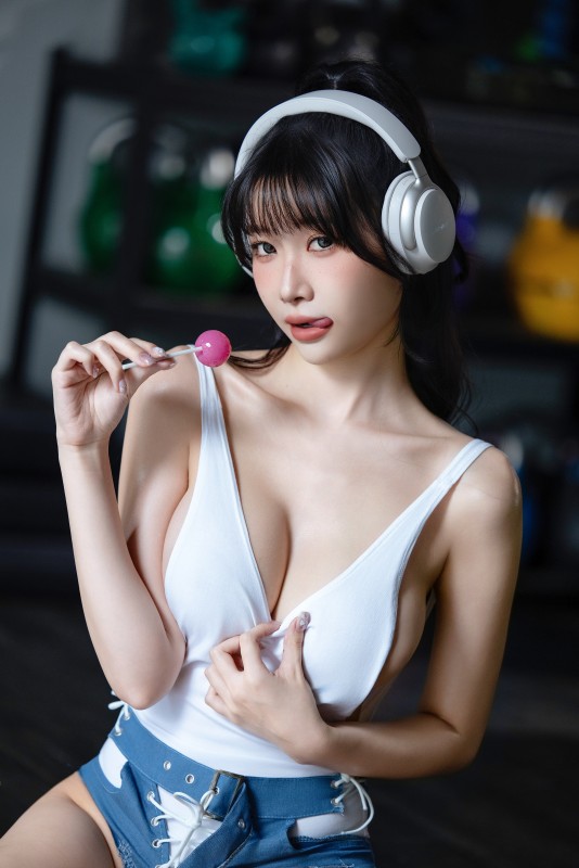 Tina – [On The Gym] preview 8